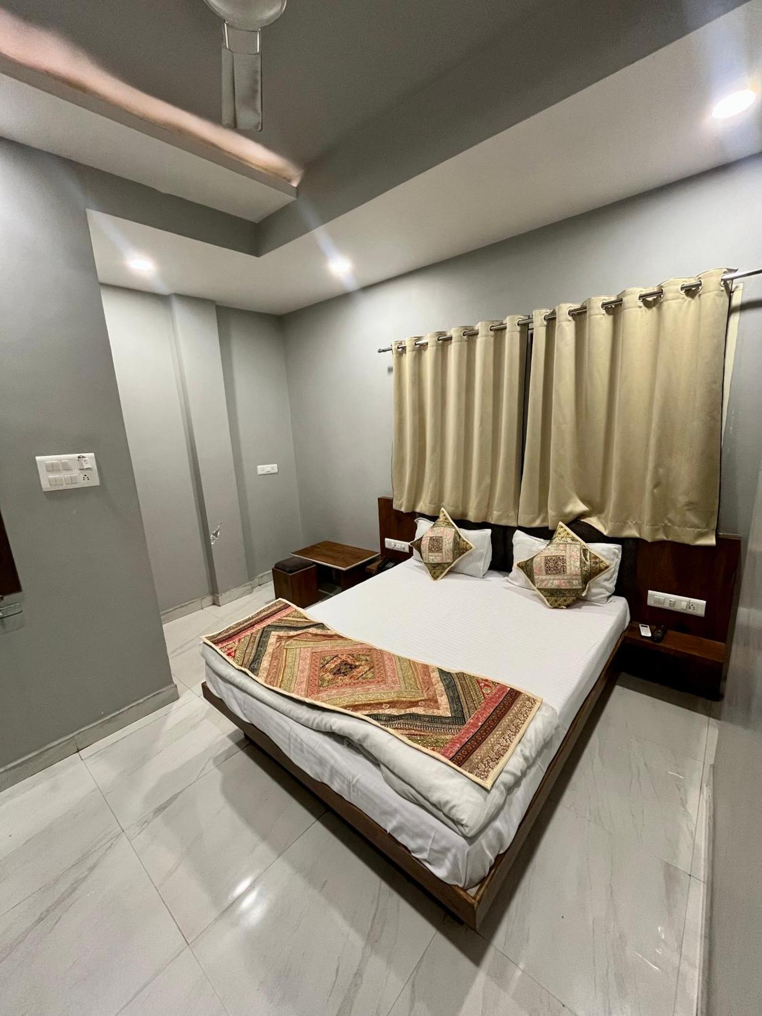 Hotel Shankar Удджайн Экстерьер фото